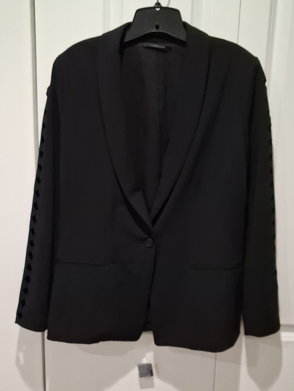 T TAHARI  Womens Blazer - Classic Single-Button